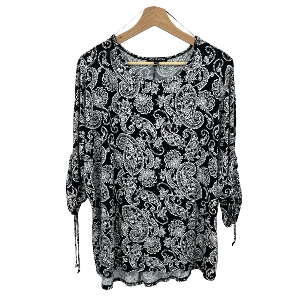 Cable & Gauge Black and White Paisley Women's Top